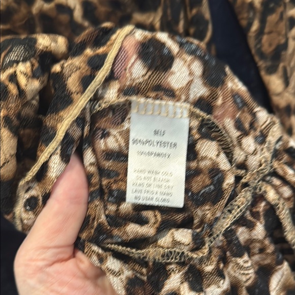 EUC Easel L/S Animal Print Top w Ruffle Nck, Slv, and Bottom Detail -GORGEOUS- M - Picture 9 of 9